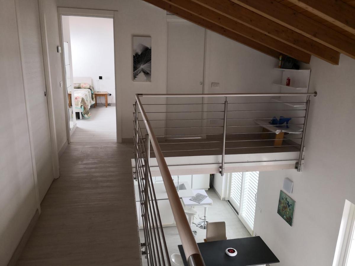 Charme Lake Loft Ispra Eksteriør billede