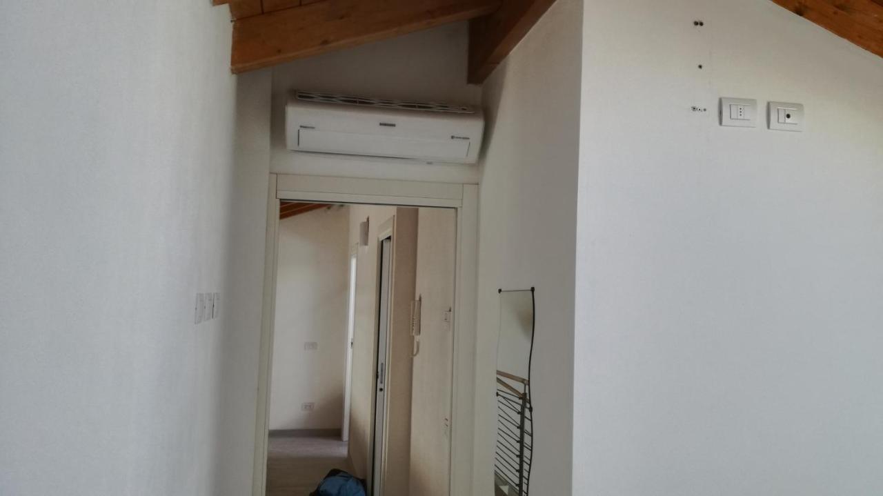 Charme Lake Loft Ispra Eksteriør billede