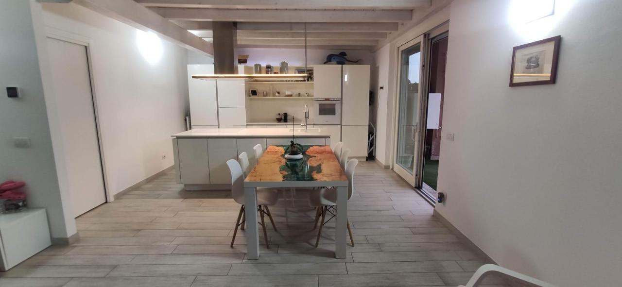 Charme Lake Loft Ispra Eksteriør billede